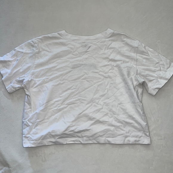 Cropped white Hollister tee shirt. Size M. - Picture 2 of 2